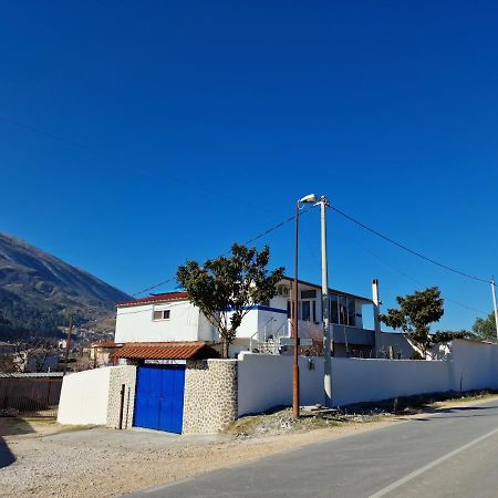 Guest House Krishen Përmet Exteriér fotografie